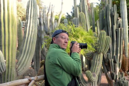 Paolo Marabini, giornalista appassionato fotografo, amante delle piante grasse, è in viaggio in Marocco, a Marrakech - Jardin Majorelle, con Emanuela Carla Marabini e Adventour.